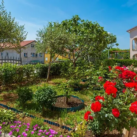 One-bedroom Near Sea 1 Апартаменты