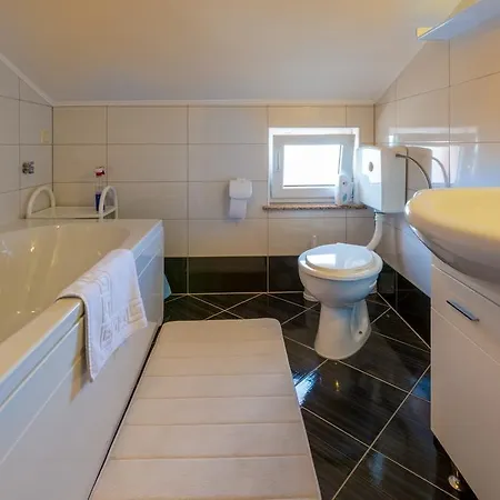 One-bedroom Near Sea 1