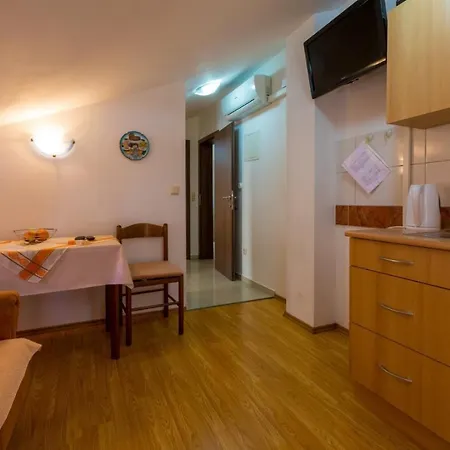 One-bedroom Near Sea 1 Апартаменты